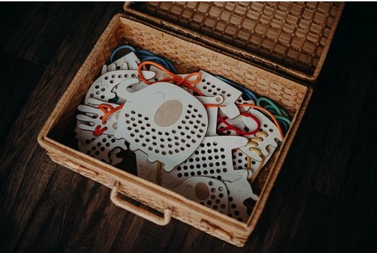 Milan Toys Inrijgplank Hout | Charlie De Hond | Educatief Montessori Speelgoed | Milintoys | Thuismusje 2 Milan Toys Inrijgplank Hout | Charlie De Hond | Educatief Montessori Speelgoed | Milintoys | Thuismusje - Afbeelding 2