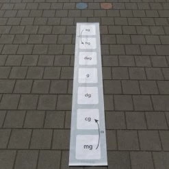 Powerspel - Leermat Metriek Stelsel - Gram - Bewegend Leren - Spelend Leren - Buitenonderwijs - Leermat - Actief Leren - Materiaal - Basisonderwijs - Educatief - Metriek Stelsel